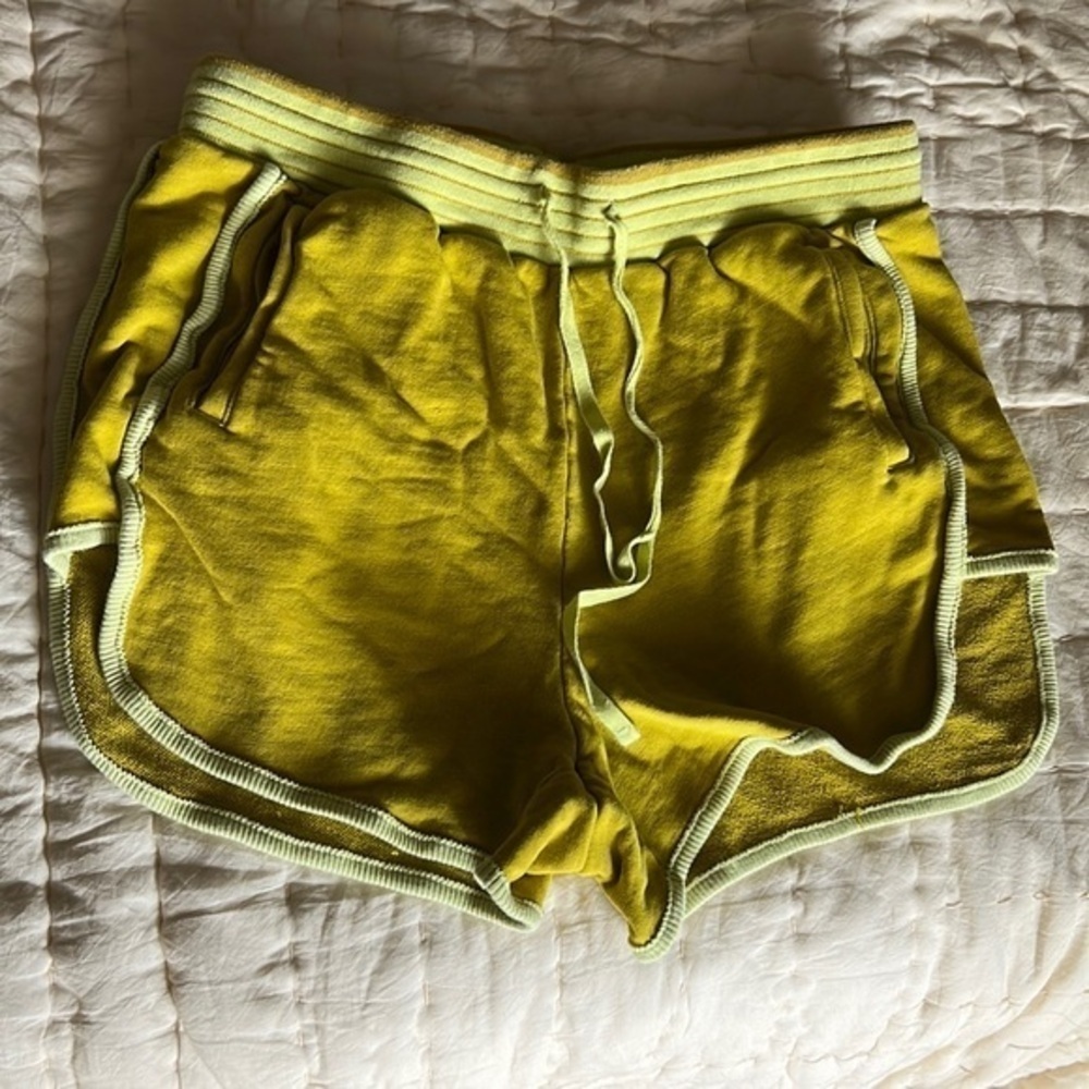 💚💚💚Anthropologie Dailey Practice shorts cotton small golden yellow